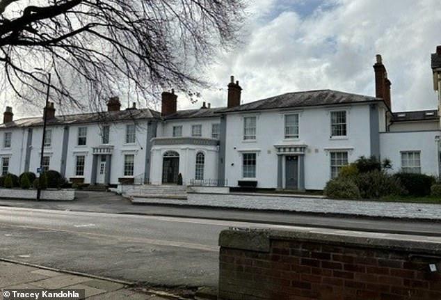 英国近400家酒店养难民，吃不到新鲜蔬果，当地居民抱怨一切都变了