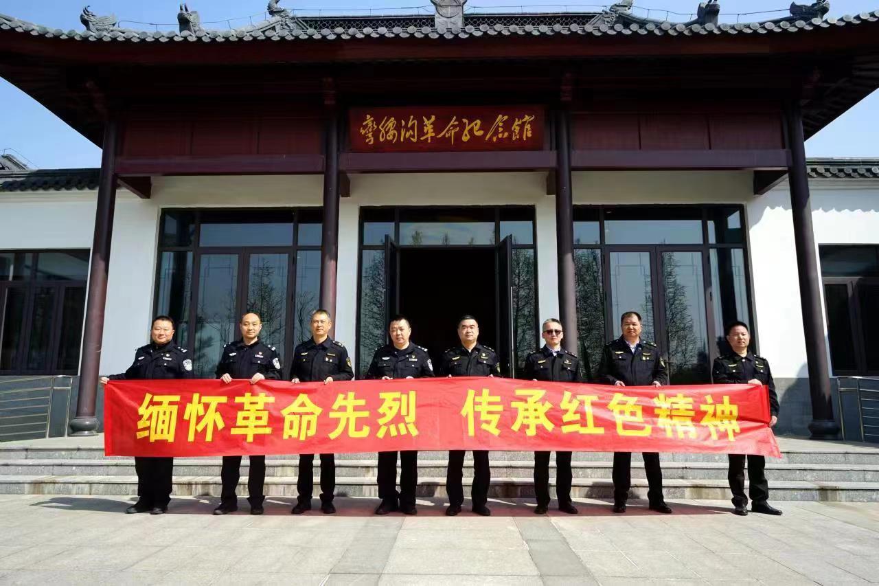 缅怀革命先烈传承红色精神云祭扫,带上红领巾去革命烈士陵园缅怀