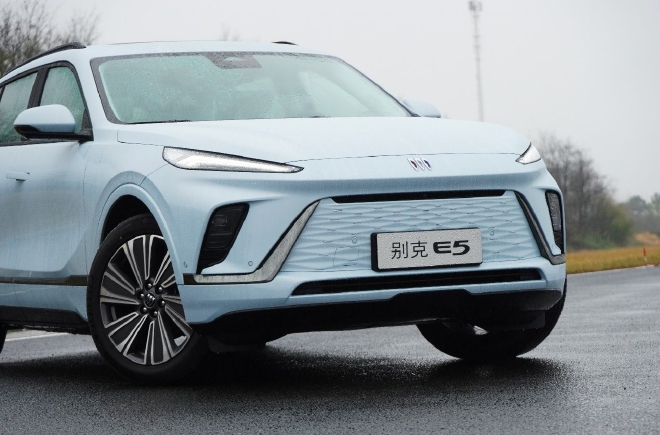 燃油车初次体验新能源车感受,燃油版混动版驾驶体验