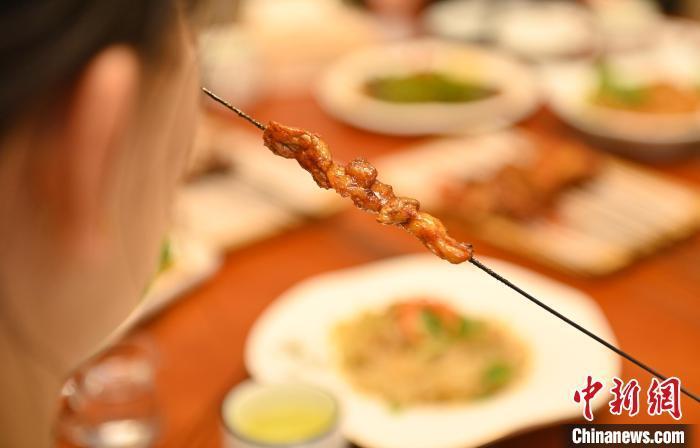 丝路嘉峪关的“食尚赶烤路”：魏晋风韵香味浓一把椒盐功夫深