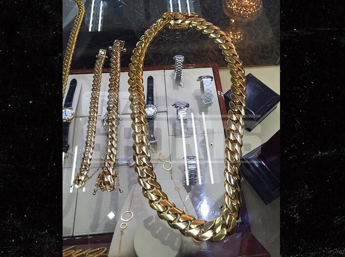 优质队友！盘点登哥那些年送出过的礼物：大金链一箱手机......