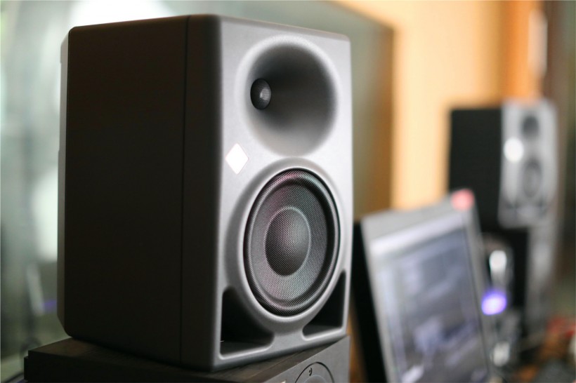 6.5寸德系高品质近场监听的新标杆——Neumann诺音曼KH150监听音箱试听和简评