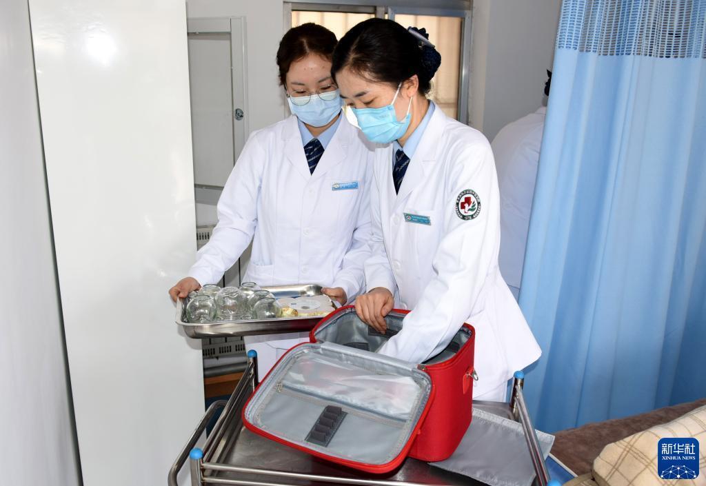 青岛：“网约护士”惠益到家