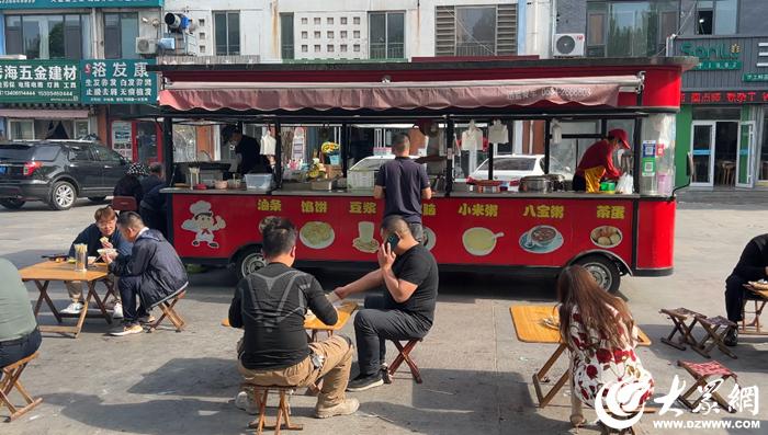 东营区因您而美丨新区早餐车老板李所：10余年间用心为居民提供美味又实惠的早餐