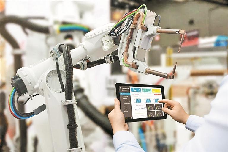 畅通升学渠道培育技能工匠深圳中职教育：对接产业呼应市场