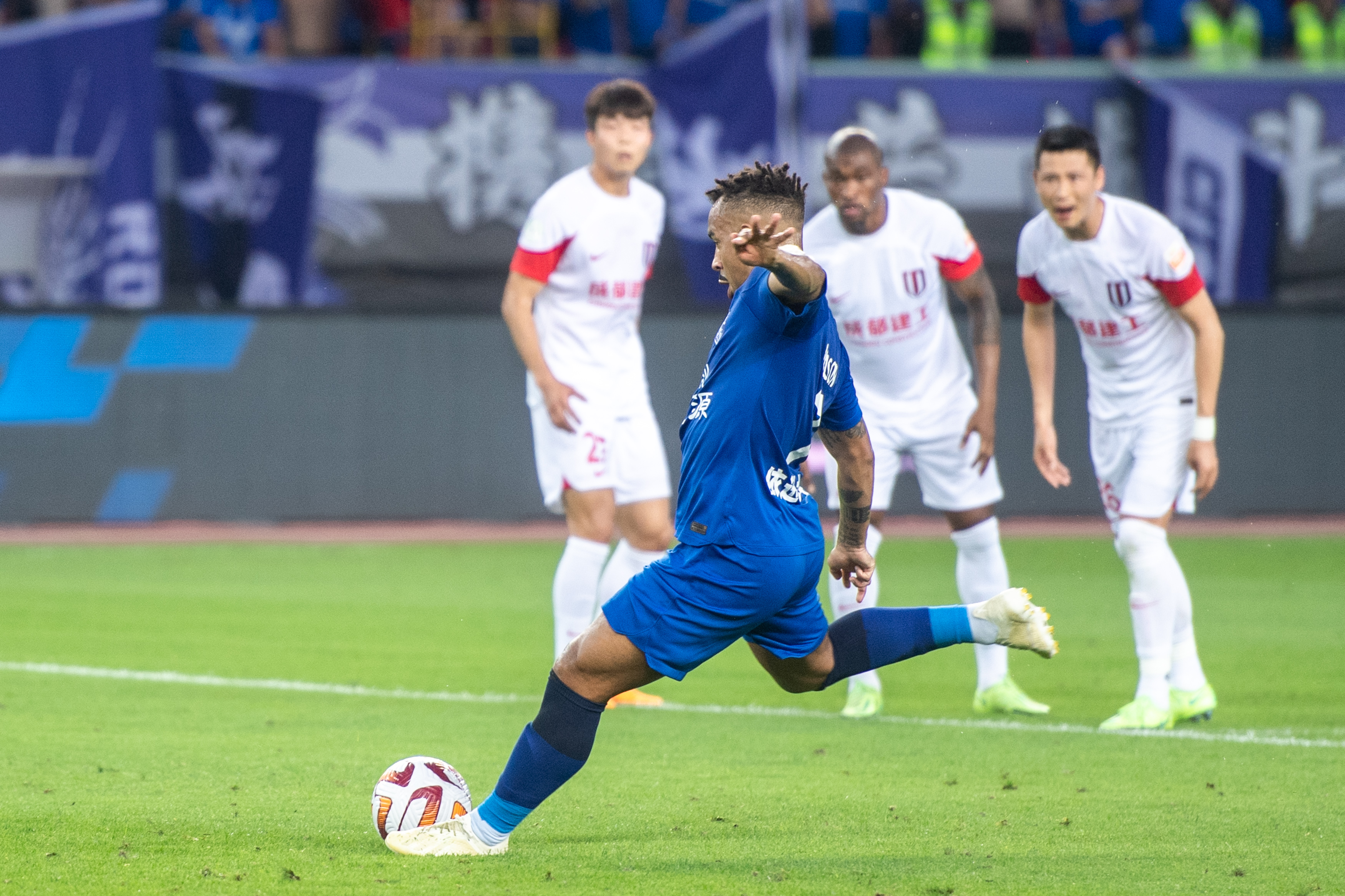 中超成都蓉城vs武汉三镇,体育足球中超成都蓉城胜沧州雄狮