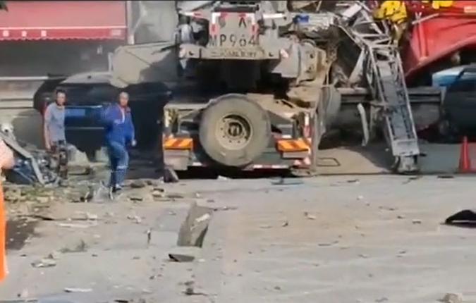 武汉吊车砸人案件,武汉吊车撞房子