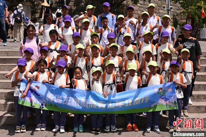 特写：一道彩虹下的40名藏族孩子北京行