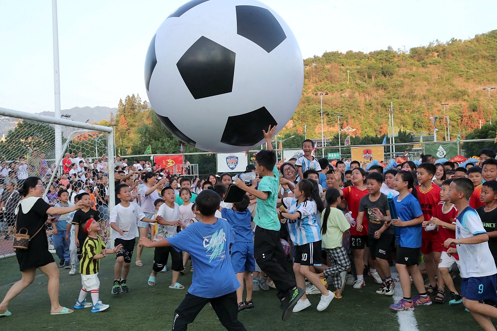 范志毅率队战平村超球队,范志毅在球场上的表现