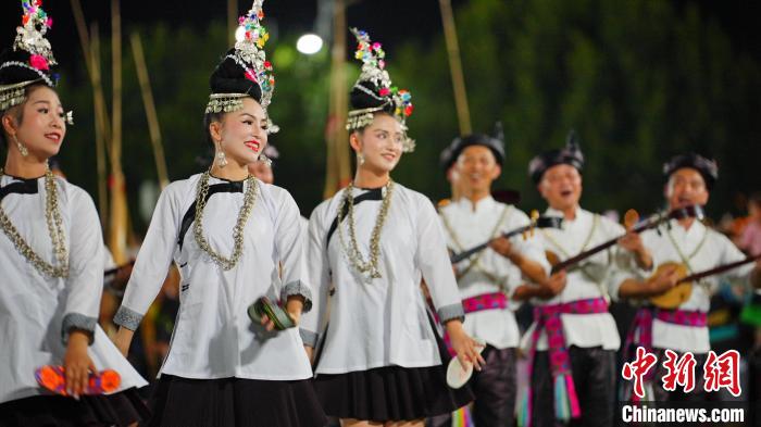 “村”字头体育让人看到乡村魅力归家游子幸福感十足