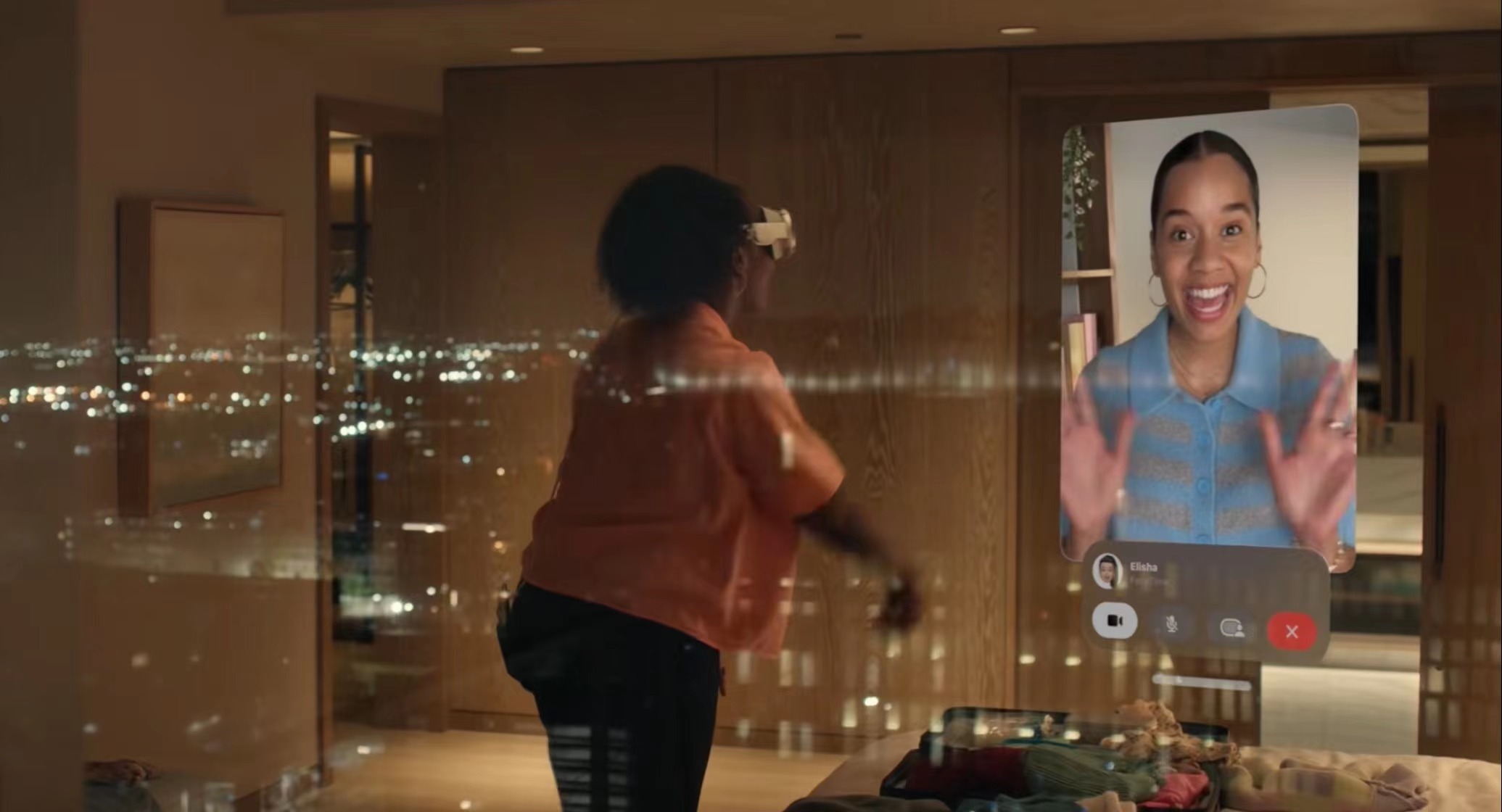 苹果MR头显预计首年销量,苹果带着耳机电话却外放