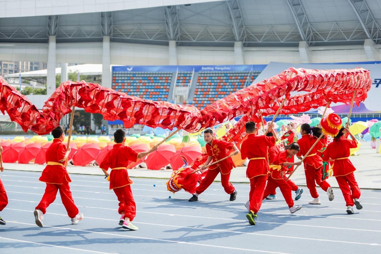 临平区区运会开幕式滚灯舞蹈,余杭临平人民广场表演