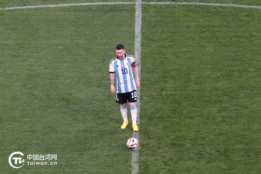 梅西闪击阿根廷半场1-0领先,梅西在阿根廷的霸气时刻