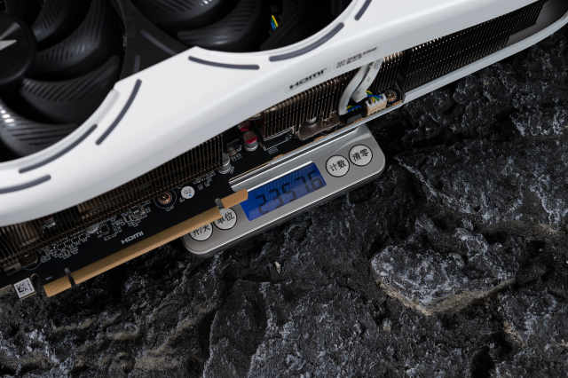 不惜堆料的旗舰“芯”王，索泰GeForceRTX4090PGFOC显卡评测