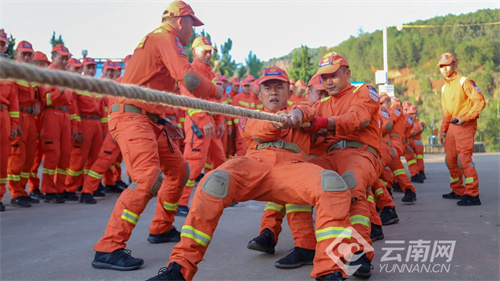 保山森林消防队员野外驻训,保山森林消防支队水域培训
