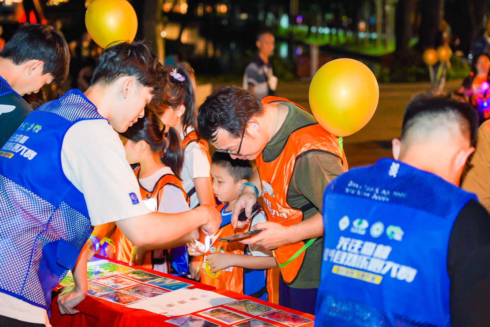 “荧”风奔跑！500名选手在广州越秀公园低碳开跑