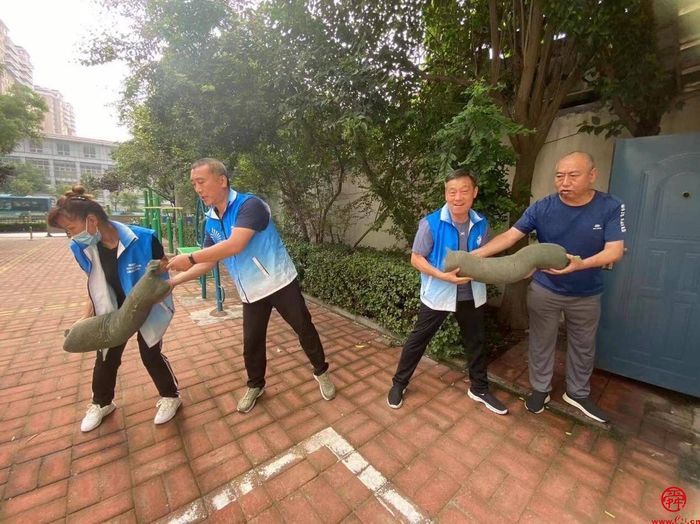 暴雨来袭他们坚守一线紧急救援,暴雨来袭他们奋战在防汛一线
