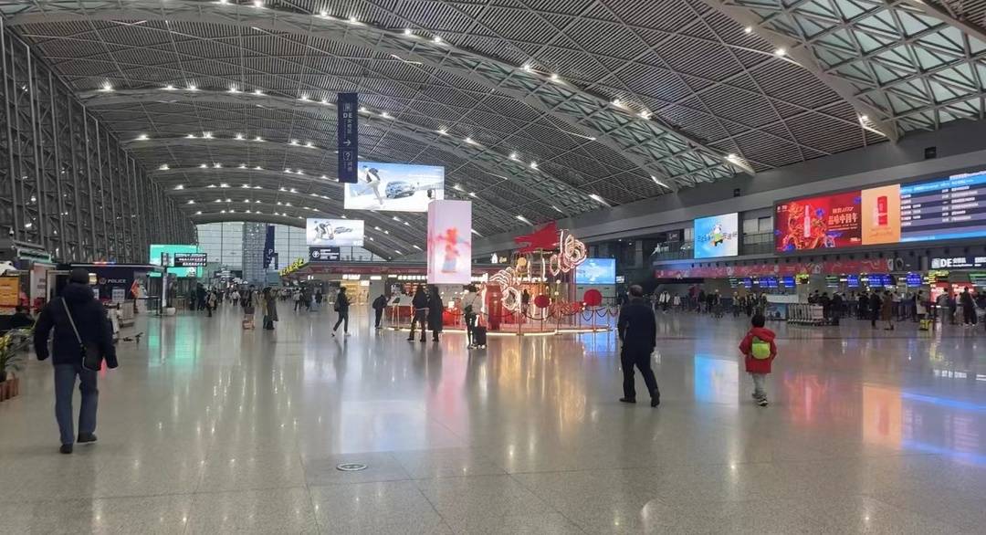 天府机场一路狂奔,双流机场狂奔