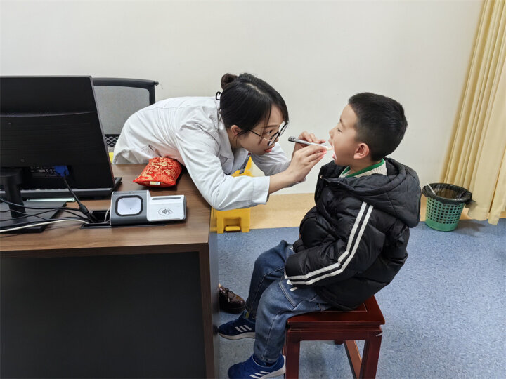 咳嗽一直不好看中医还是西医,小儿咳嗽久治不愈找中医还是西医