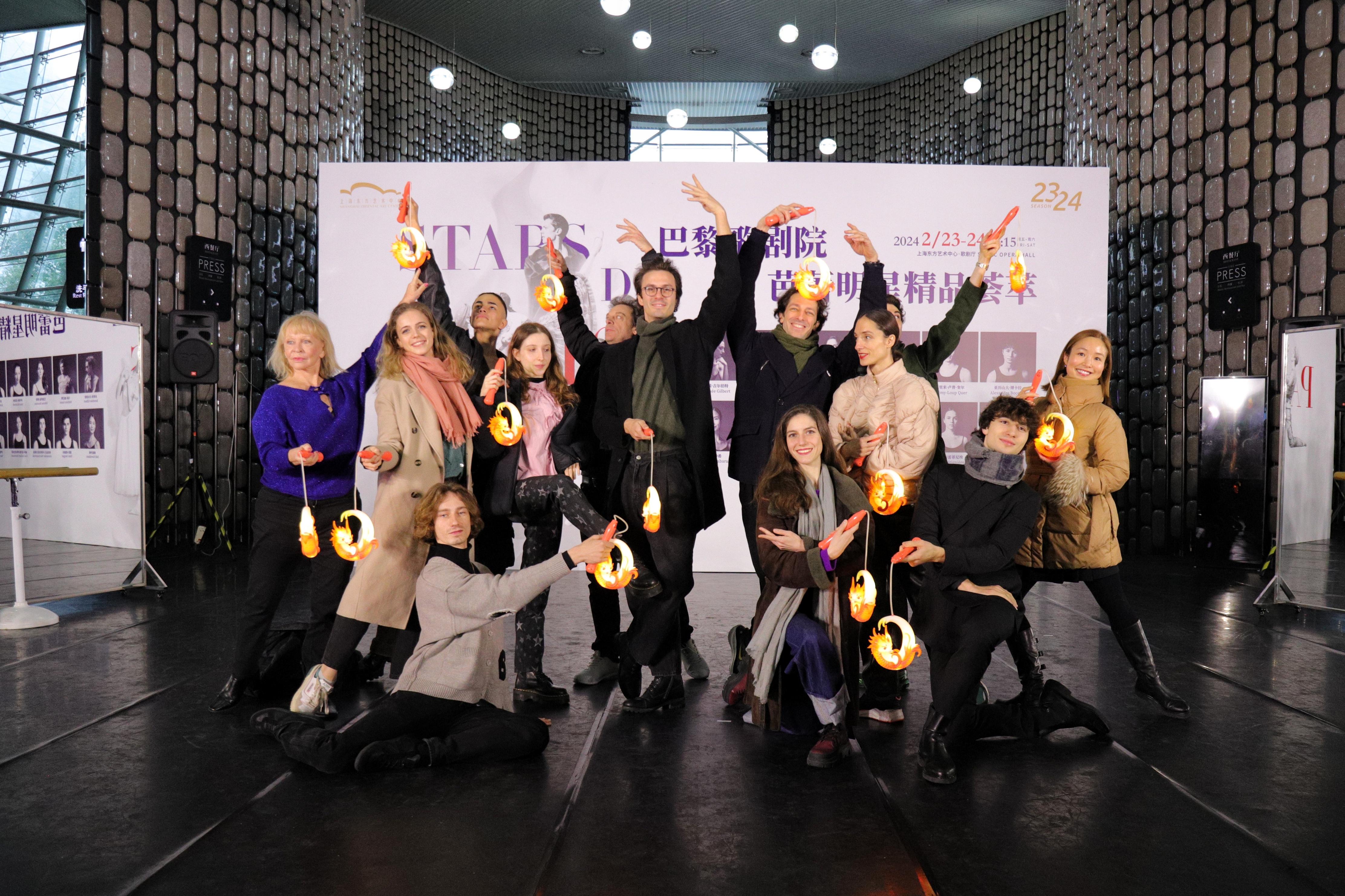 在上海，中法舞者共舞“一条龙”