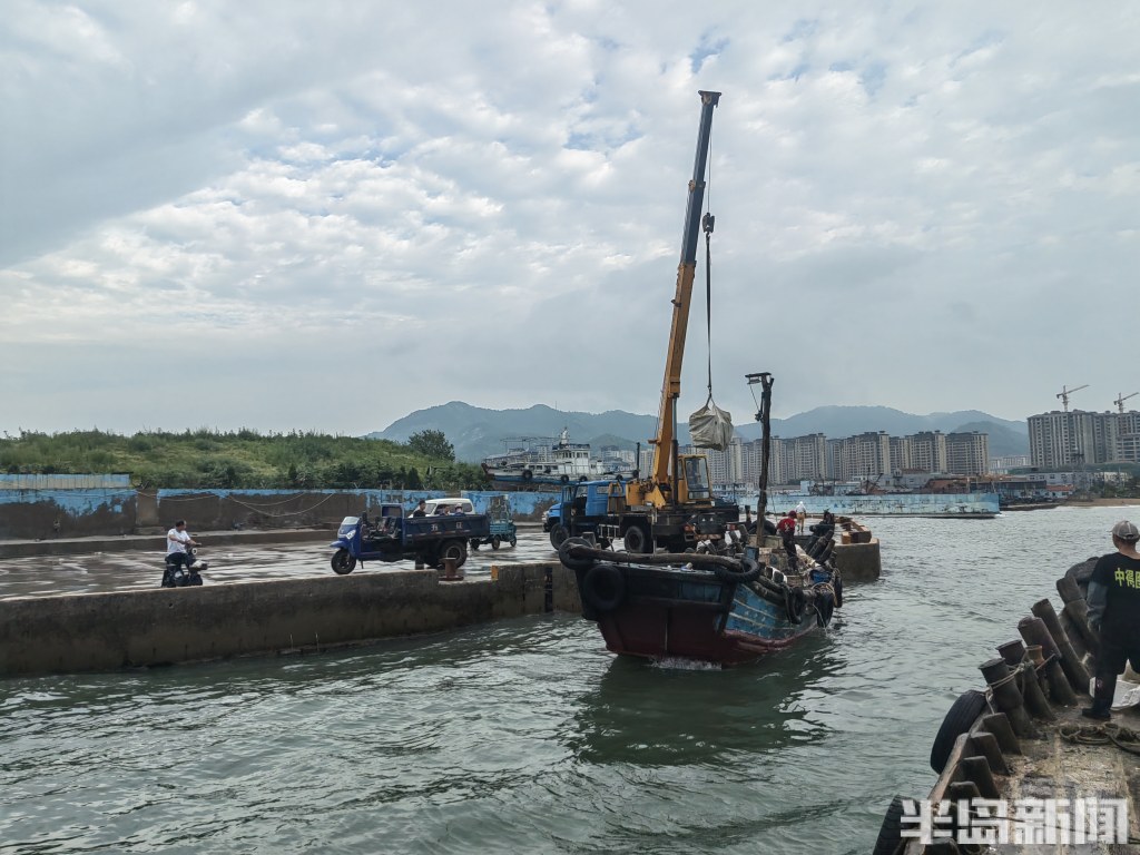 青岛开海渔船出海视频,青岛小港渔船出海