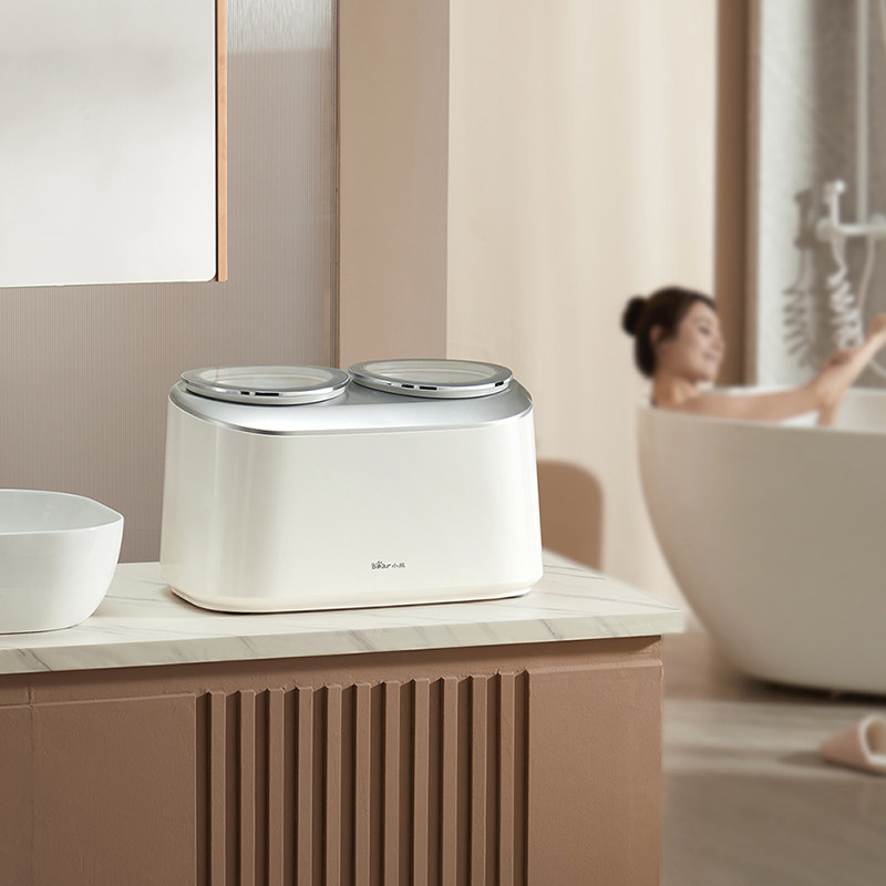 小熊双舱内衣洗衣机,衣服洗得干干净净