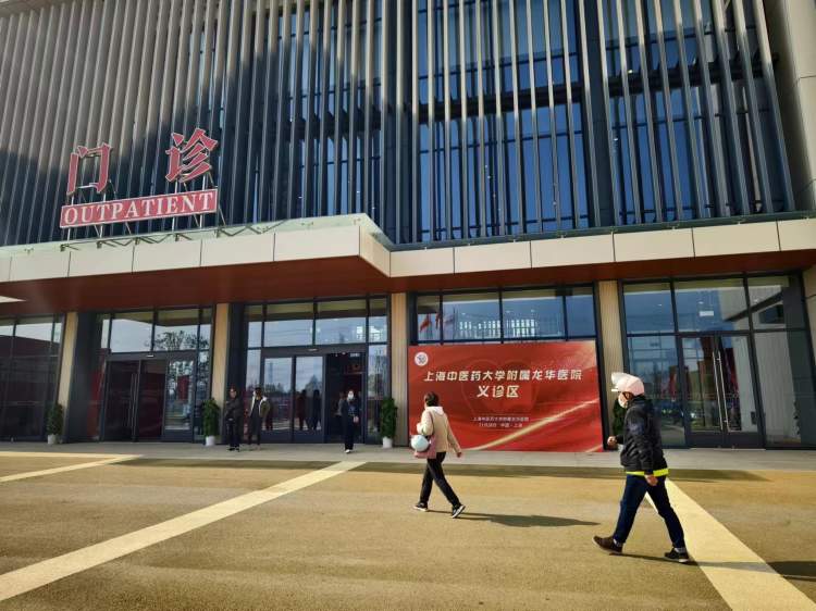 “咳咳咳…”50多岁患者咳嗽半个多月，查出支原体肺炎！专家支招如何防治咳嗽|魔都换季·医院门急诊直击