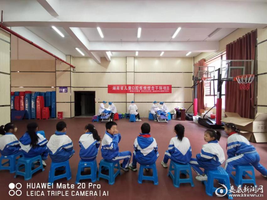 娄底市中心医院免费为适龄儿童提供窝沟封闭治疗