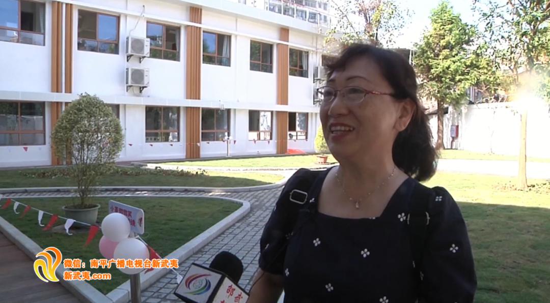 新学期新气象直击开学第一天,开学季新校园新活力