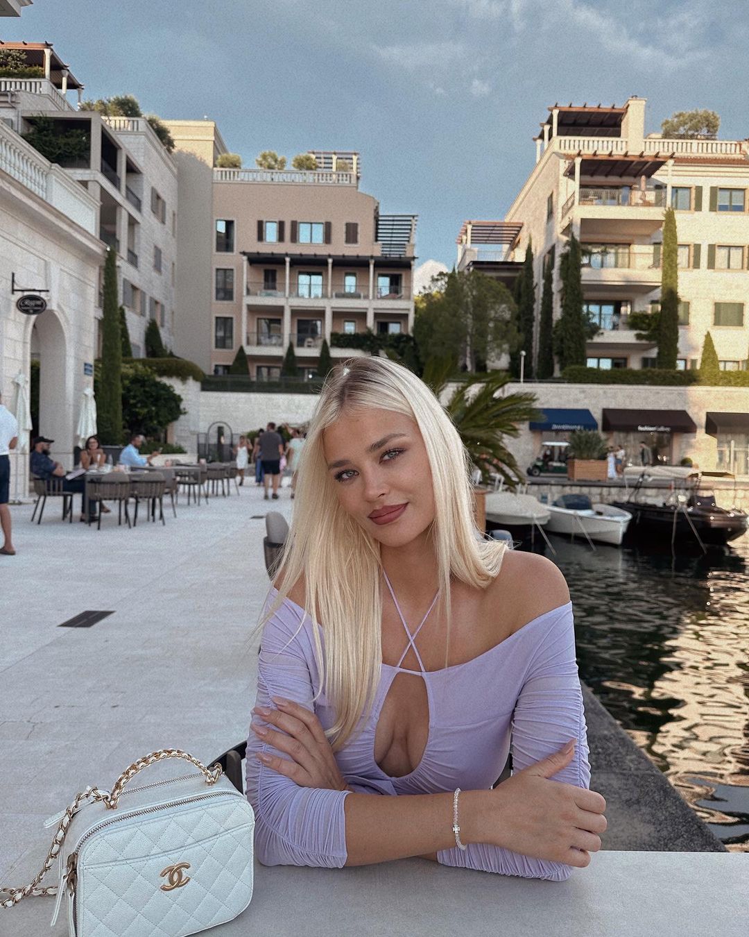 尼古拉约维奇女友,约维奇女友索菲亚